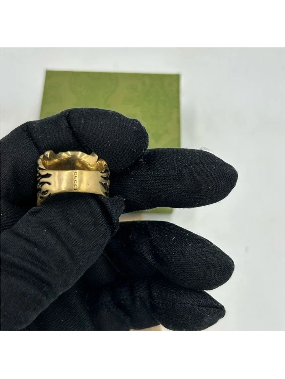 Men’s Gucci, iconic Lionhead ring in age, gold tone, metal size 11 made in Italy